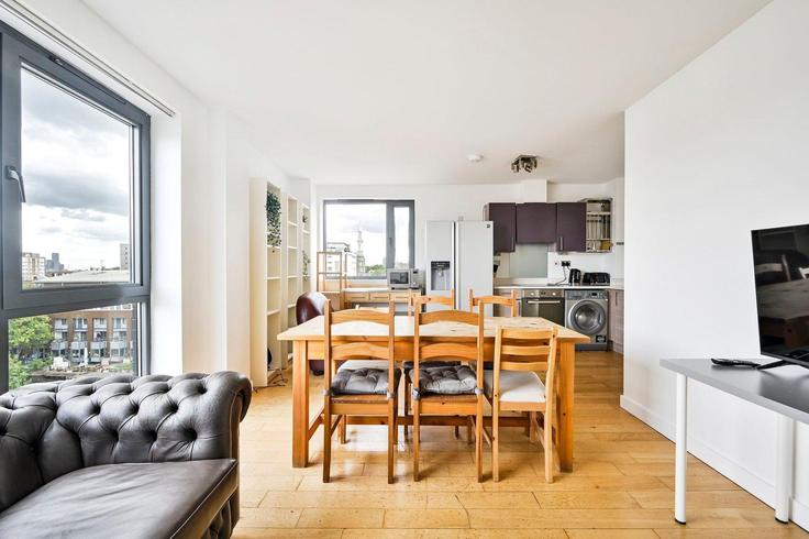 Elegant gestaltetes Wohnzimmer mit moderner Einrichtung in einer Wohnung im Building Baltic Place - guestready-uk - 1303157 - LON in London Borough of Hackney, London