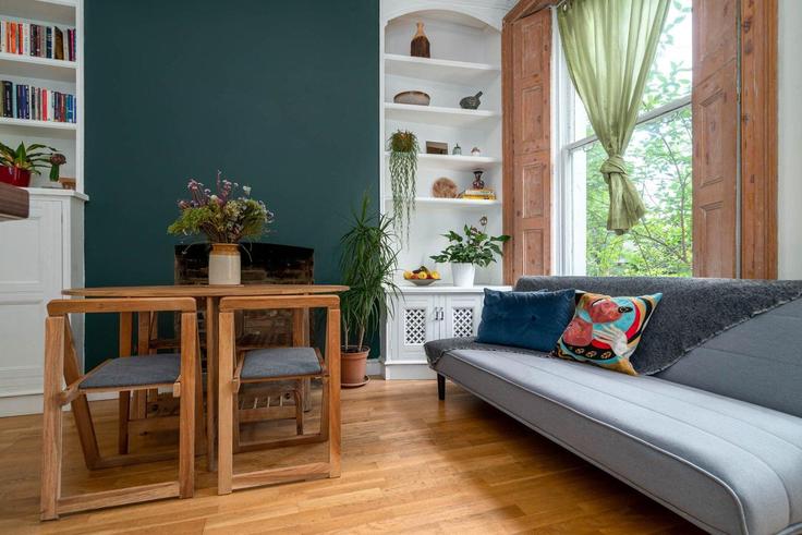 Salle de séjour élégante avec mobilier moderne dans un appartement à Building Camden Road - guestready-uk - 1363346 à London Borough of Camden, London