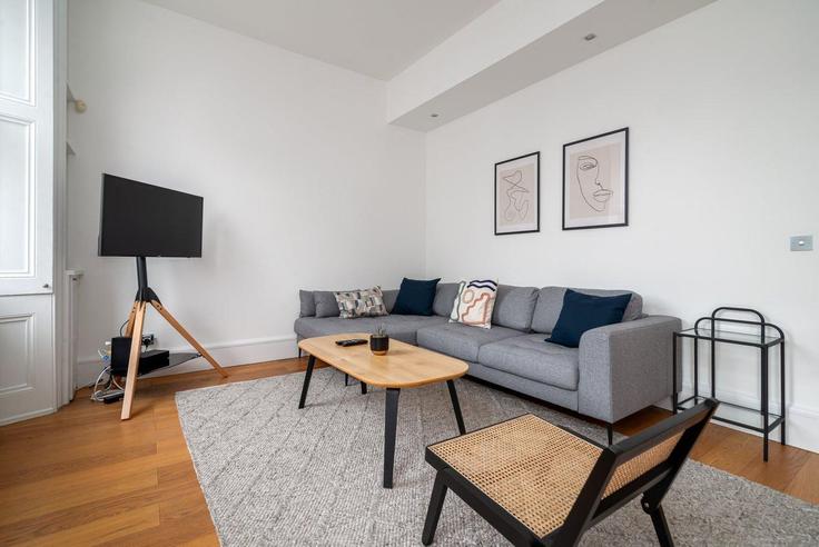 Elegante sala de estar con mobiliario moderno en un apartamento en Building Elvaston Mews - guestready-uk - 1298574 - LON en Royal Borough of Kensington and Chelsea, London