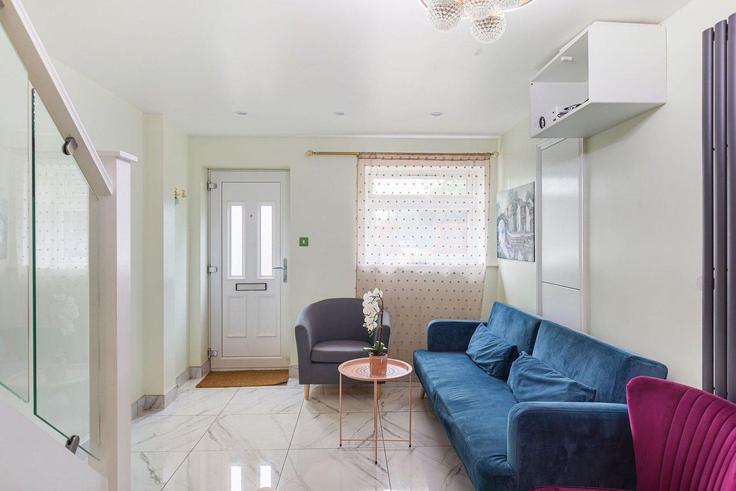 London Borough of Tower Hamlets, London 소재 Building Joshua Street - guestready-uk - 1303147 - LON 유닛에 마련된, 현대적인 가구로 꾸며진 우아한 디자인의 거실