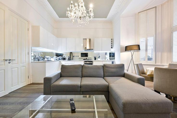 Elegant gestaltetes Wohnzimmer mit moderner Einrichtung in einer Wohnung im Building Coleherne Mews - guestready-uk - 1311577 - LON in Royal Borough of Kensington and Chelsea, London