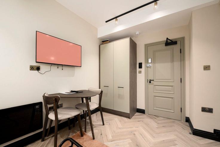 Elegante sala de estar con mobiliario moderno en un apartamento en Building Chalton Street - guestready-uk - 1303198 - LON en London Borough of Camden, London