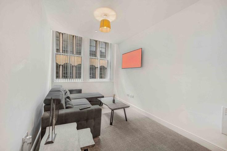 Elegante sala de estar con mobiliario moderno en un apartamento en Building Union Court - guestready-uk - 1303170 - LON en Liverpool, Liverpool Elegante sala de estar con mobiliario moderno en un apartamento en Building Union Court - guestready-uk - 1303170 - LON en Liverpool, Liverpool