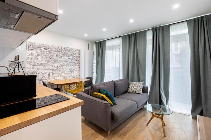 Salle de séjour élégante avec mobilier moderne dans un appartement à Building 30 Rue de Dantzig, Paris, France - guestready - 1598695 à 15th arrondissement, Paris Salle de séjour élégante avec mobilier moderne dans un appartement à Building 30 Rue de Dantzig, Paris, France - guestready - 1598695 à 15th arrondissement, Paris