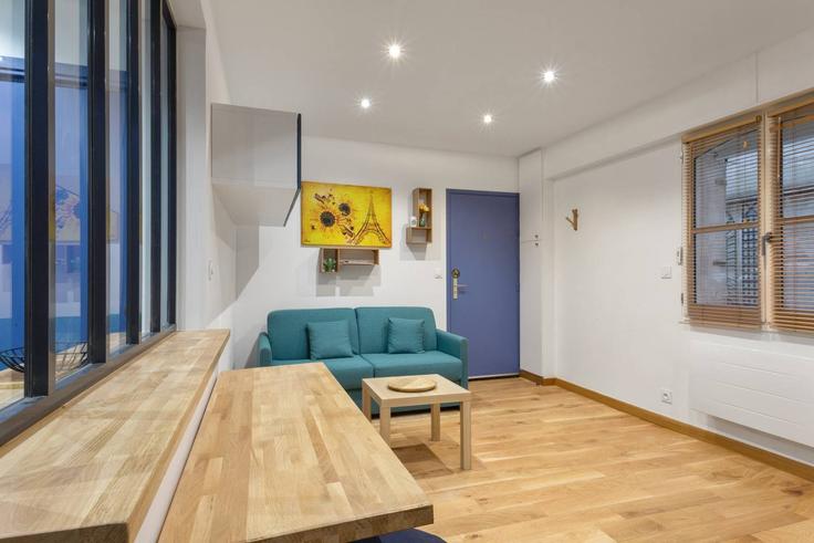 Building 16 Rue de l'Arcade, Paris, France - guestready - 1601114 adresindeki bir dairede modern mobilyalarla zarif bir şekilde tasarlanmış oturma odası 8th arrondissement of Paris, Paris Building 16 Rue de l'Arcade, Paris, France - guestready - 1601114 adresindeki bir dairede modern mobilyalarla zarif bir şekilde tasarlanmış oturma odası 8th arrondissement of Paris, Paris