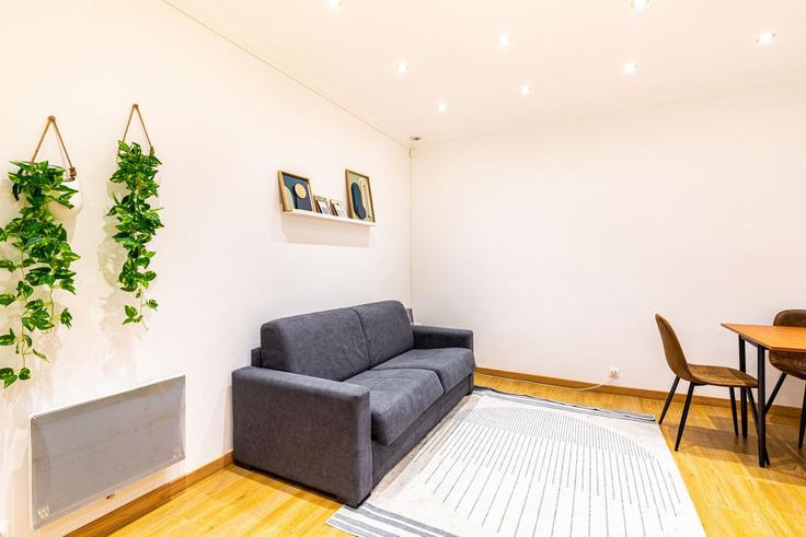 Building 44 Rue Saint-Georges, Paris, France - guestready - 1598799 adresindeki bir dairede modern mobilyalarla zarif bir şekilde tasarlanmış oturma odası 9th arrondissement, Paris Building 44 Rue Saint-Georges, Paris, France - guestready - 1598799 adresindeki bir dairede modern mobilyalarla zarif bir şekilde tasarlanmış oturma odası 9th arrondissement, Paris