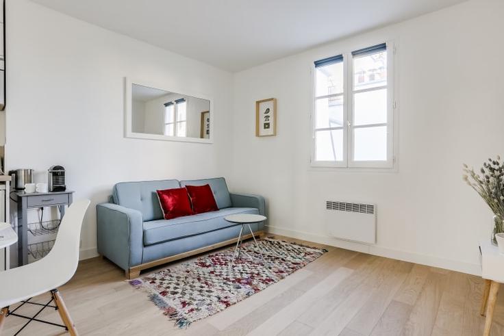 Building 11 Quai Saint-Michel, Paris, France - guestready - 1598833 adresindeki bir dairede modern mobilyalarla zarif bir şekilde tasarlanmış oturma odası 5th arrondissement, Paris Building 11 Quai Saint-Michel, Paris, France - guestready - 1598833 adresindeki bir dairede modern mobilyalarla zarif bir şekilde tasarlanmış oturma odası 5th arrondissement, Paris