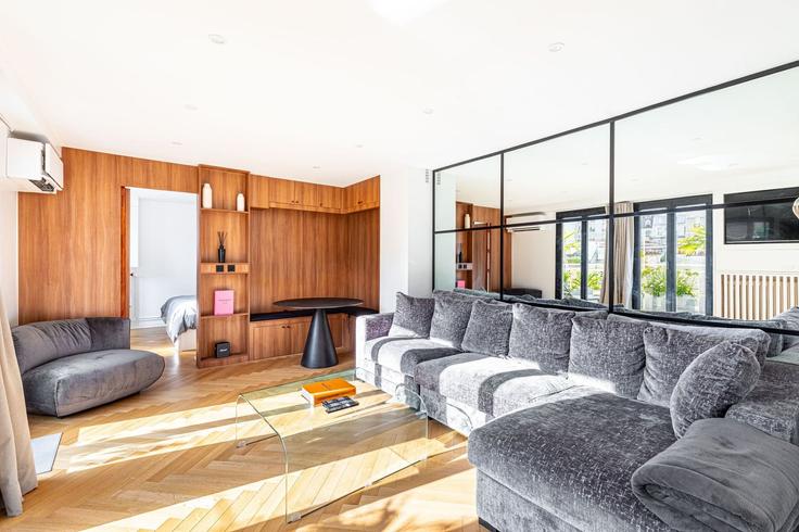 Salle de séjour élégante avec mobilier moderne dans un appartement à Building 8 Rue Nicolet, Paris, France - guestready - 1598718 à 18th arrondissement, Paris Salle de séjour élégante avec mobilier moderne dans un appartement à Building 8 Rue Nicolet, Paris, France - guestready - 1598718 à 18th arrondissement, Paris
