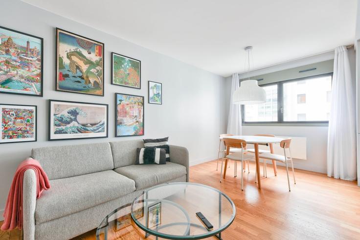 Salle de séjour élégante avec mobilier moderne dans un appartement à Building Villa de Lourcine - guestready - 1252705 - PAR à 14th arrondissement, Paris