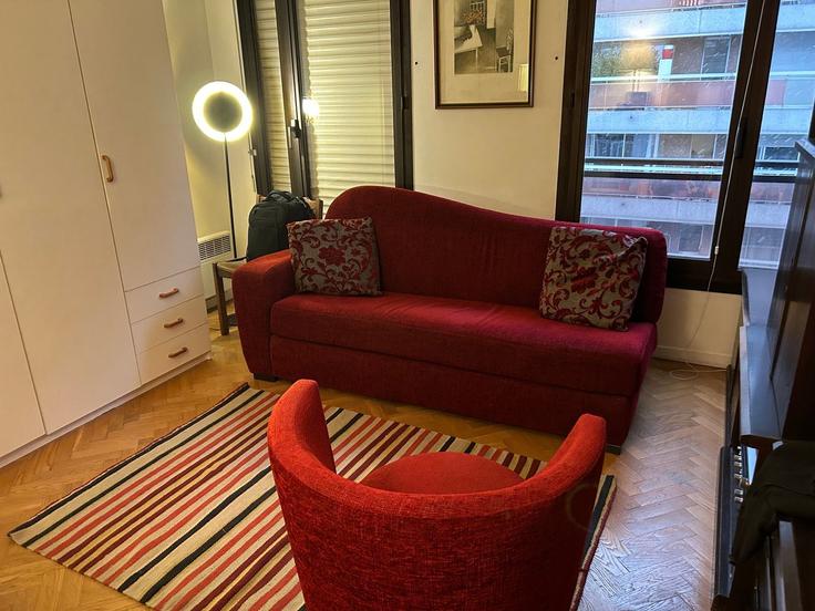 Elegant gestaltetes Wohnzimmer mit moderner Einrichtung in einer Wohnung im Building Rue Saint-Maur - guestready - 1229027 - PAR in 11th arrondissement, Paris