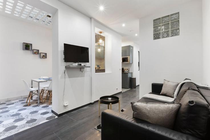 Elegante sala de estar con mobiliario moderno en un apartamento en Building 5 Rue Championnet, Paris, France - guestready - 1598953 en 18th arrondissement, Paris Elegante sala de estar con mobiliario moderno en un apartamento en Building 5 Rue Championnet, Paris, France - guestready - 1598953 en 18th arrondissement, Paris