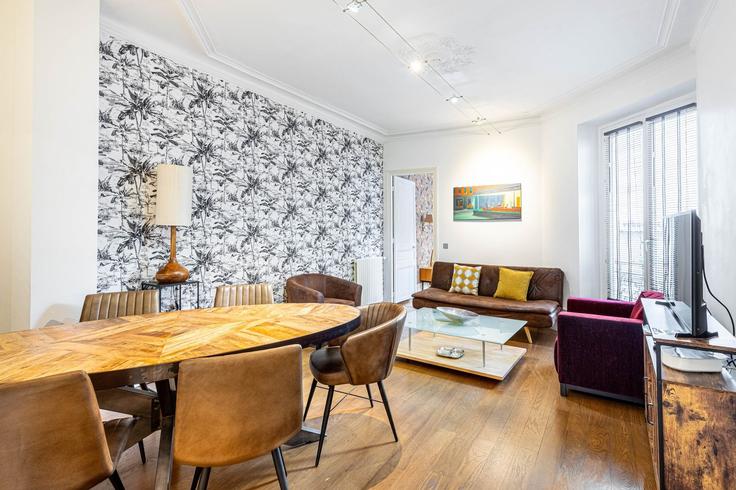 Salle de séjour élégante avec mobilier moderne dans un appartement à Building 72 Avenue de Saint-Ouen, Paris, France - guestready - 1601076 à 18th arrondissement, Paris Salle de séjour élégante avec mobilier moderne dans un appartement à Building 72 Avenue de Saint-Ouen, Paris, France - guestready - 1601076 à 18th arrondissement, Paris