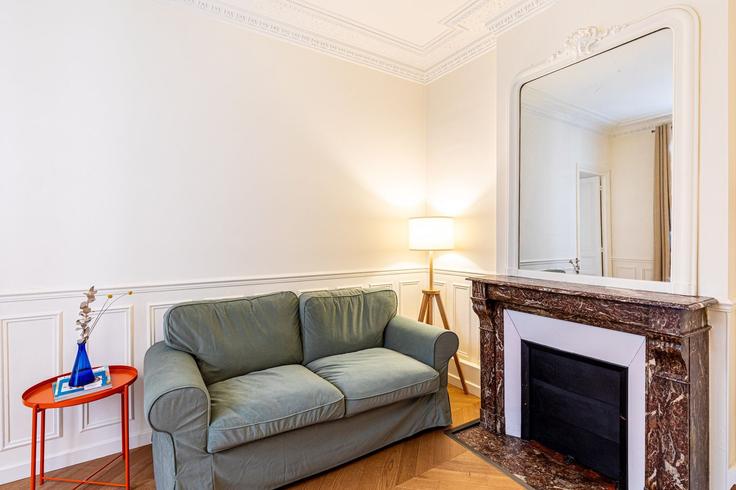 Paris 14th arrondissementのBuilding 8 Rue du Lunain, Paris, France - guestready - 1598658のアパートメントにある、モダンな家具を備えたエレガントなデザインのリビングルーム Paris 14th arrondissementのBuilding 8 Rue du Lunain, Paris, France - guestready - 1598658のアパートメントにある、モダンな家具を備えたエレガントなデザインのリビングルーム