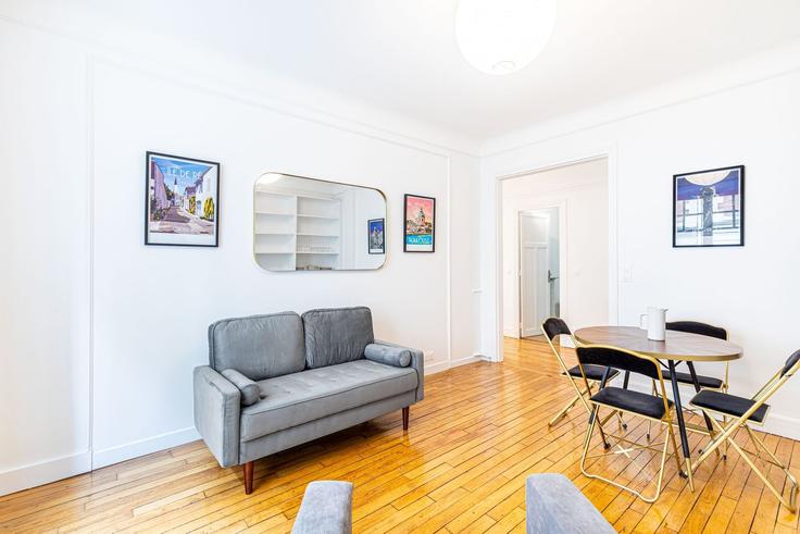 Salle de séjour élégante avec mobilier moderne dans un appartement à Building 7 Square Desaix, 75015 Paris, France - guestready - 1598787 à 15th arrondissement, Paris Salle de séjour élégante avec mobilier moderne dans un appartement à Building 7 Square Desaix, 75015 Paris, France - guestready - 1598787 à 15th arrondissement, Paris