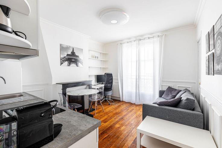 10th arrondissement, Paris에 위치한 Building 13 Rue Tesson, Paris, France - guestready - 1598820 유닛의 세련된 인테리어가 돋보이는 거실