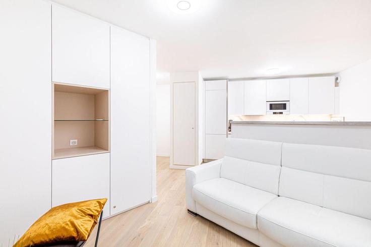 Salle de séjour élégante avec mobilier moderne dans un appartement à Building Rue Guynemer - guestready - 1338297 à Issy-les-Moulineaux, Issy-les-Moulineaux Salle de séjour élégante avec mobilier moderne dans un appartement à Building Rue Guynemer - guestready - 1338297 à Issy-les-Moulineaux, Issy-les-Moulineaux