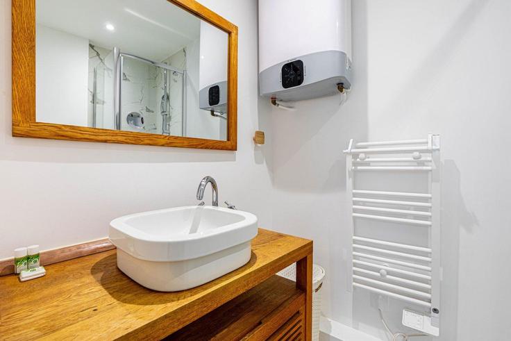 Raffiniertes und schön gestaltetes Bad mit raffinierten Akzenten im Building Passage Lemoine - guestready - 1366428 in 2nd arrondissement, Paris Raffiniertes und schön gestaltetes Bad mit raffinierten Akzenten im Building Passage Lemoine - guestready - 1366428 in 2nd arrondissement, Paris