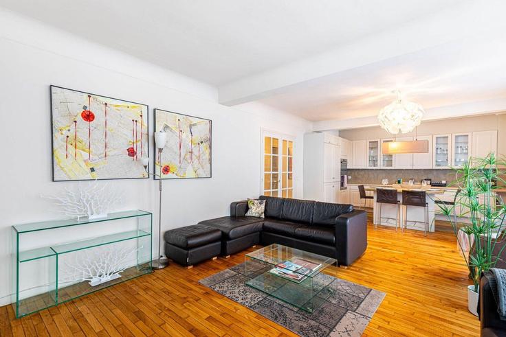 Building Rue Marie Stuart - guestready - 1252728 - PAR adresindeki bir dairede modern mobilyalarla zarif bir şekilde tasarlanmış oturma odası 2nd arrondissement, Paris Building Rue Marie Stuart - guestready - 1252728 - PAR adresindeki bir dairede modern mobilyalarla zarif bir şekilde tasarlanmış oturma odası 2nd arrondissement, Paris