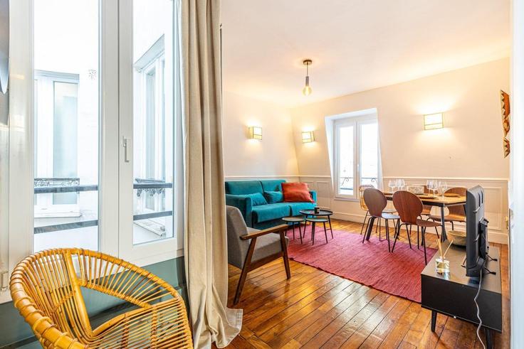 Elegante sala de estar con mobiliario moderno en un apartamento en Building Rue Saint-Dominique - guestready - 1240852 - PAR en 7th arrondissement, Paris Elegante sala de estar con mobiliario moderno en un apartamento en Building Rue Saint-Dominique - guestready - 1240852 - PAR en 7th arrondissement, Paris