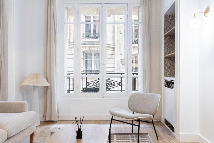 Elegant gestaltetes Wohnzimmer mit moderner Einrichtung in einer Wohnung im Building Rue du Général Delestraint - guestready - 1252725 - PAR in 16th arrondissement, Paris Elegant gestaltetes Wohnzimmer mit moderner Einrichtung in einer Wohnung im Building Rue du Général Delestraint - guestready - 1252725 - PAR in 16th arrondissement, Paris