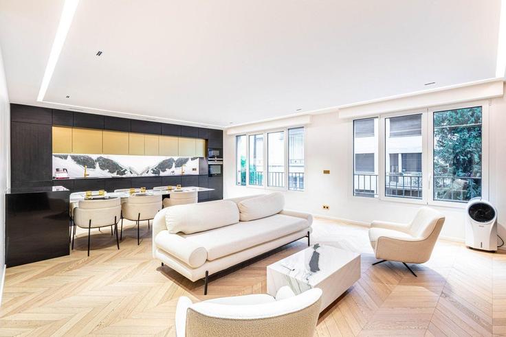 Building Rue Spontini - guestready - 1339745 adresindeki bir dairede modern mobilyalarla zarif bir şekilde tasarlanmış oturma odası 16th arrondissement, Paris Building Rue Spontini - guestready - 1339745 adresindeki bir dairede modern mobilyalarla zarif bir şekilde tasarlanmış oturma odası 16th arrondissement, Paris