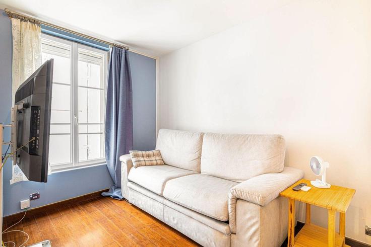 Salle de séjour élégante avec mobilier moderne dans un appartement à Building Rue Saint Denis - guestready - 1252772 - PAR à 2nd arrondissement, Paris Salle de séjour élégante avec mobilier moderne dans un appartement à Building Rue Saint Denis - guestready - 1252772 - PAR à 2nd arrondissement, Paris