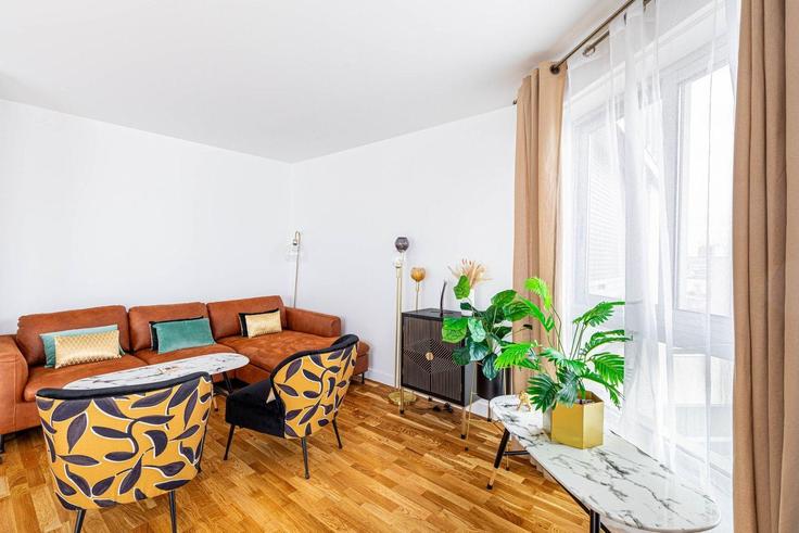 Elegant gestaltetes Wohnzimmer mit moderner Einrichtung in einer Wohnung im Building Rue de l'Abbé Carton - guestready - 1252718 - PAR in 14th arrondissement, Paris Elegant gestaltetes Wohnzimmer mit moderner Einrichtung in einer Wohnung im Building Rue de l'Abbé Carton - guestready - 1252718 - PAR in 14th arrondissement, Paris