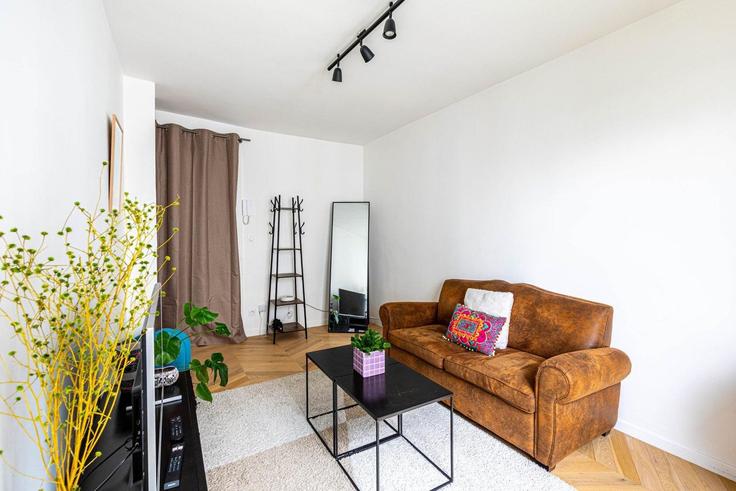 10th arrondissement, Paris에 위치한 Building Impasse Boutron - guestready - 1317844 아파트의 세련된 인테리어가 돋보이는 거실 10th arrondissement, Paris에 위치한 Building Impasse Boutron - guestready - 1317844 아파트의 세련된 인테리어가 돋보이는 거실