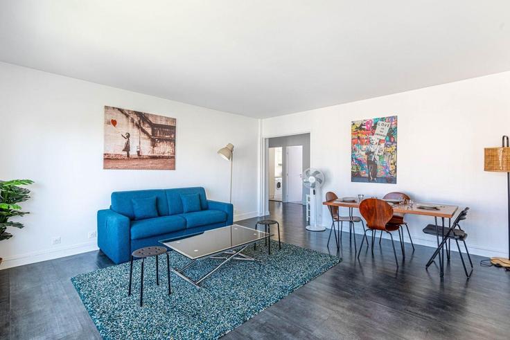 Elegant gestaltetes Wohnzimmer mit moderner Einrichtung in einer Wohnung im Building Avenue Gourgaud - guestready - 1303665 - PAR in 17th arrondissement, Paris Elegant gestaltetes Wohnzimmer mit moderner Einrichtung in einer Wohnung im Building Avenue Gourgaud - guestready - 1303665 - PAR in 17th arrondissement, Paris