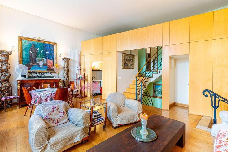 Elegante sala de estar con mobiliario moderno en un apartamento en Building Rue Réaumur - guestready - 1352429 en 2nd arrondissement, Paris