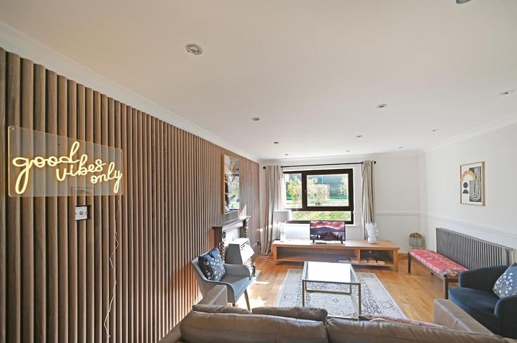 Milton Keynes, Milton Keynes에 위치한 Building Elmhurst Close - guests-house-limited - 1259224 - LON 아파트의 세련된 인테리어가 돋보이는 거실