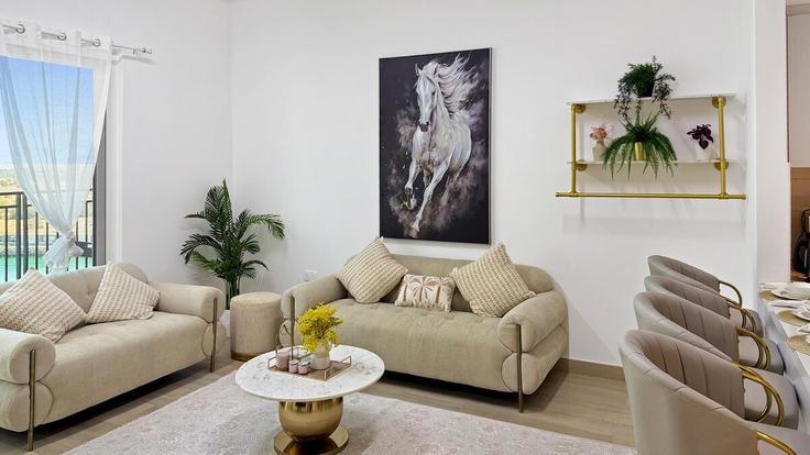 Elegant gestaltetes Wohnzimmer mit moderner Einrichtung in einer Wohnung im Building Ad Durar Street - guests-house-limited - 1259207 - DXB in Yas Island, Abu Dhabi Elegant gestaltetes Wohnzimmer mit moderner Einrichtung in einer Wohnung im Building Ad Durar Street - guests-house-limited - 1259207 - DXB in Yas Island, Abu Dhabi