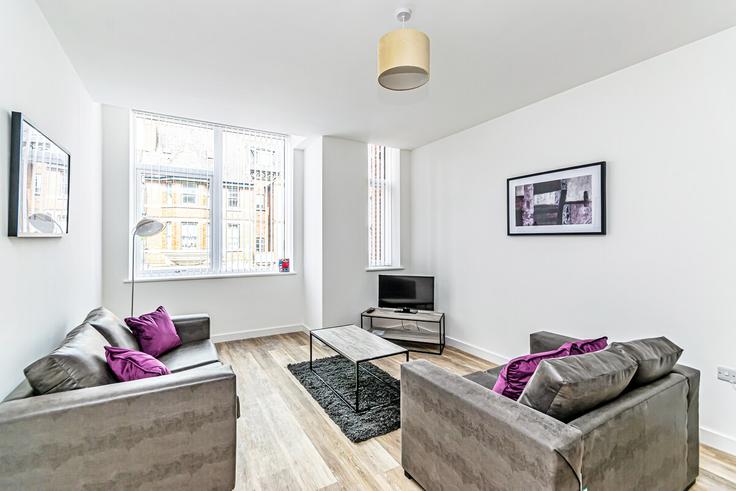 Salle de séjour élégante avec mobilier moderne dans un appartement à Building City Road - guestz - 1466418 à Chester, Chester
