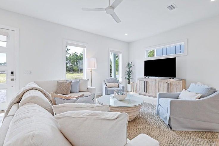 Building Sarah Street - gulf-life-concierge - 1447174 adresindeki bir dairede modern mobilyalarla zarif bir şekilde tasarlanmış oturma odası Laguna Beach, Laguna Beach Building Sarah Street - gulf-life-concierge - 1447174 adresindeki bir dairede modern mobilyalarla zarif bir şekilde tasarlanmış oturma odası Laguna Beach, Laguna Beach