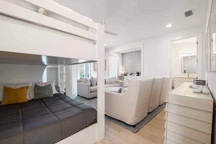 Building Sarah Street - gulf-life-concierge - 1447177 adresindeki bir dairede modern mobilyalarla zarif bir şekilde tasarlanmış oturma odası Laguna Beach, Laguna Beach Building Sarah Street - gulf-life-concierge - 1447177 adresindeki bir dairede modern mobilyalarla zarif bir şekilde tasarlanmış oturma odası Laguna Beach, Laguna Beach