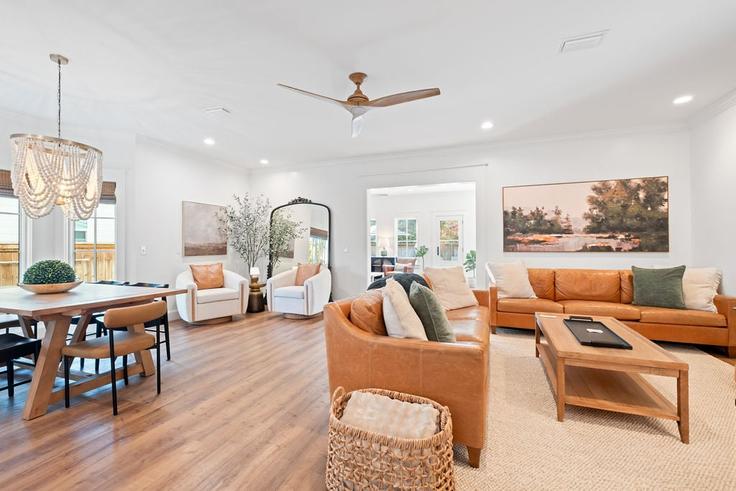 Seacrest SeacrestのBuilding Clareon Drive - gulf-life-concierge - 1514899のアパートメントにある、モダンな家具を備えたエレガントなデザインのリビングルーム