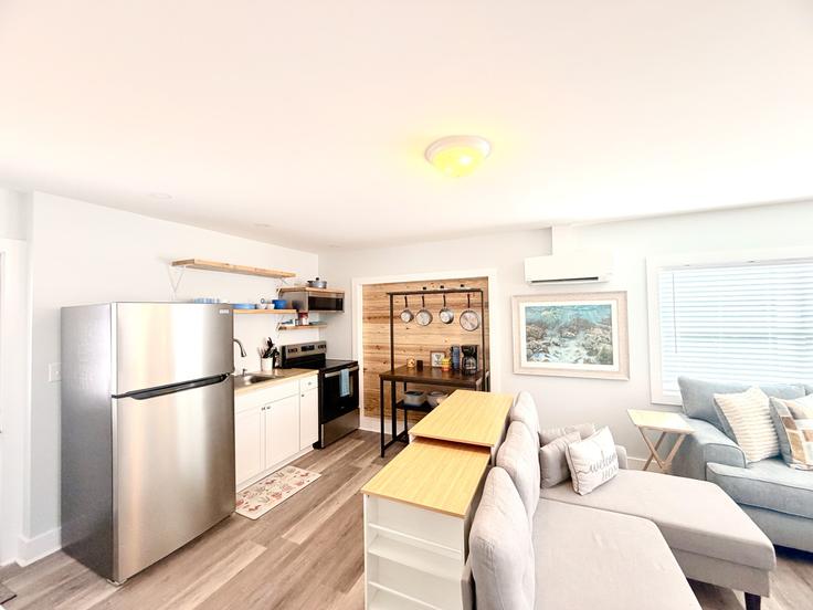 Building La Paloma Place - gulfcoastgetaways - 1297497 - USA adresindeki bir dairede modern mobilyalarla zarif bir şekilde tasarlanmış oturma odası Laguna Beach, Laguna Beach Building La Paloma Place - gulfcoastgetaways - 1297497 - USA adresindeki bir dairede modern mobilyalarla zarif bir şekilde tasarlanmış oturma odası Laguna Beach, Laguna Beach