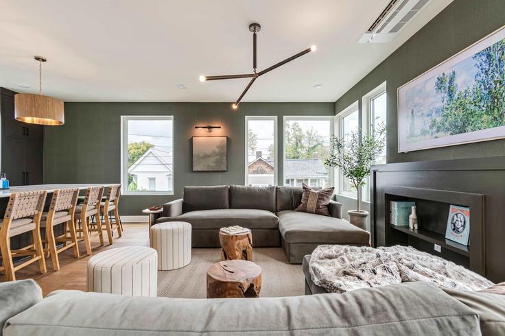 Nashville, Nashville 소재 Building 3rd Avenue South - hallsonhospitality - 1366312 유닛에 마련된, 현대적인 가구로 꾸며진 우아한 디자인의 거실