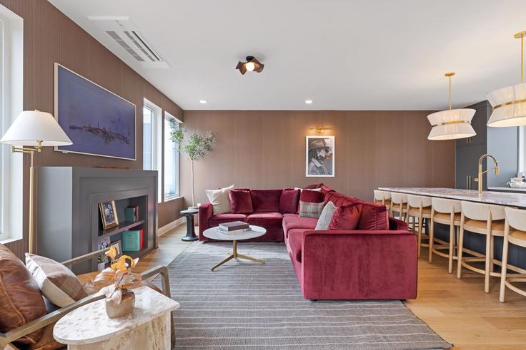 Salle de séjour élégante avec mobilier moderne dans un appartement à Building 3rd Avenue South - hallsonhospitality - 1321347 à Nashville, Nashville Salle de séjour élégante avec mobilier moderne dans un appartement à Building 3rd Avenue South - hallsonhospitality - 1321347 à Nashville, Nashville