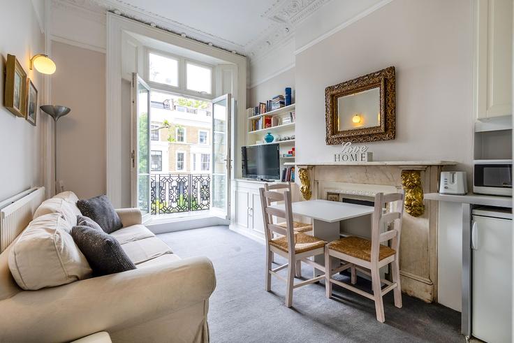 Salle de séjour élégante avec mobilier moderne dans un appartement à Building Leamington Road Villas - happyhostlondon-ltd - 1547354 à City of Westminster, London Salle de séjour élégante avec mobilier moderne dans un appartement à Building Leamington Road Villas - happyhostlondon-ltd - 1547354 à City of Westminster, London
