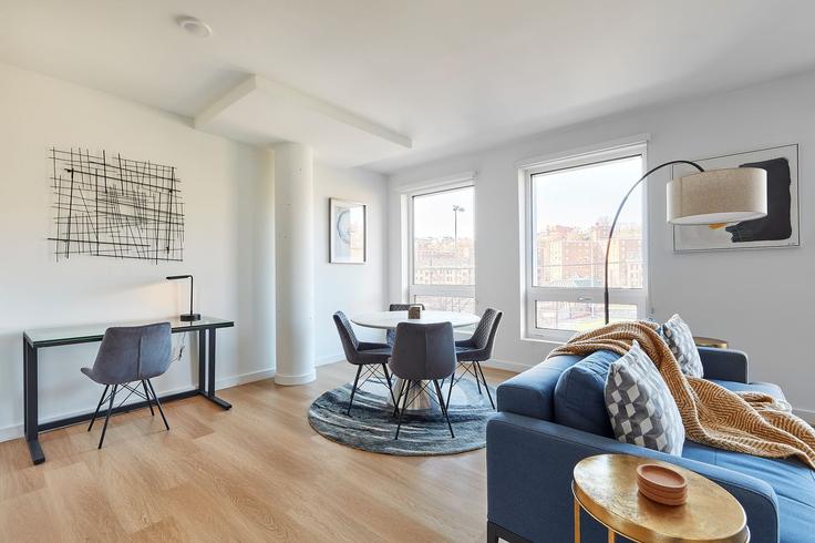 Building Marshall Drive - harmonyapartments - 1041927 adresindeki bir dairede modern mobilyalarla zarif bir şekilde tasarlanmış oturma odası Hoboken, Hoboken Building Marshall Drive - harmonyapartments - 1041927 adresindeki bir dairede modern mobilyalarla zarif bir şekilde tasarlanmış oturma odası Hoboken, Hoboken