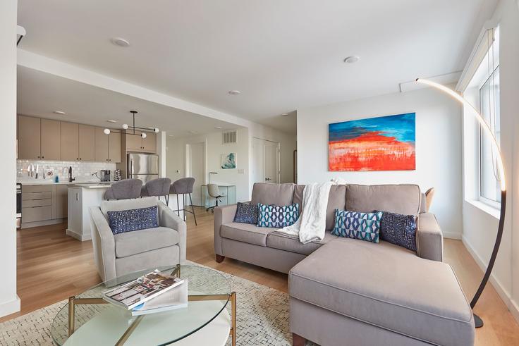 Hoboken HobokenのBuilding Marshall Drive - harmonyapartments - 1041920のアパートメントにある、モダンな家具を備えたエレガントなデザインのリビングルーム Hoboken HobokenのBuilding Marshall Drive - harmonyapartments - 1041920のアパートメントにある、モダンな家具を備えたエレガントなデザインのリビングルーム