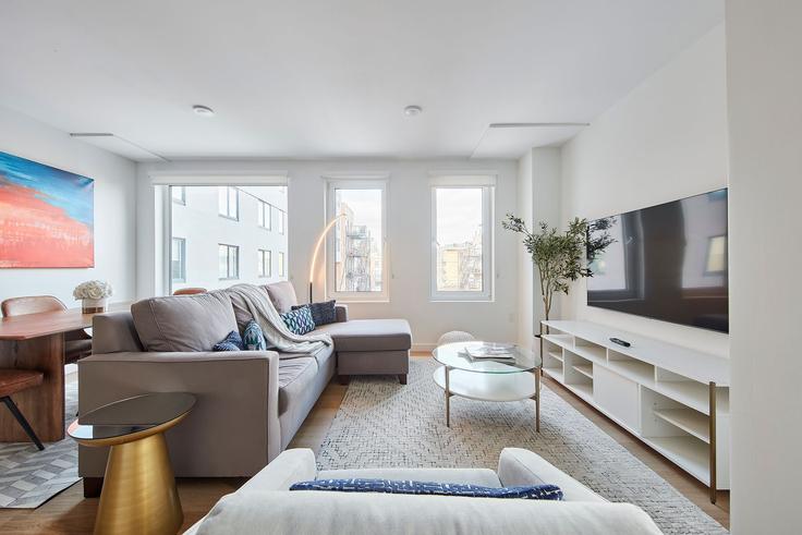 Hoboken, Hoboken에 위치한 Building Marshall Drive - harmonyapartments - 1041920 유닛의 세련된 인테리어가 돋보이는 거실