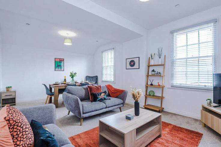 Hawarden, Deeside에 위치한 Building Glynne Way - harper - 1540367 유닛의 세련된 인테리어가 돋보이는 거실 Hawarden, Deeside에 위치한 Building Glynne Way - harper - 1540367 유닛의 세련된 인테리어가 돋보이는 거실