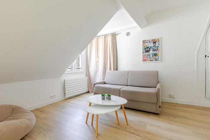 Building Rue Traversière - hatch-partners - 1584324 adresindeki bir dairede modern mobilyalarla zarif bir şekilde tasarlanmış oturma odası 12th arrondissement, Paris Building Rue Traversière - hatch-partners - 1584324 adresindeki bir dairede modern mobilyalarla zarif bir şekilde tasarlanmış oturma odası 12th arrondissement, Paris