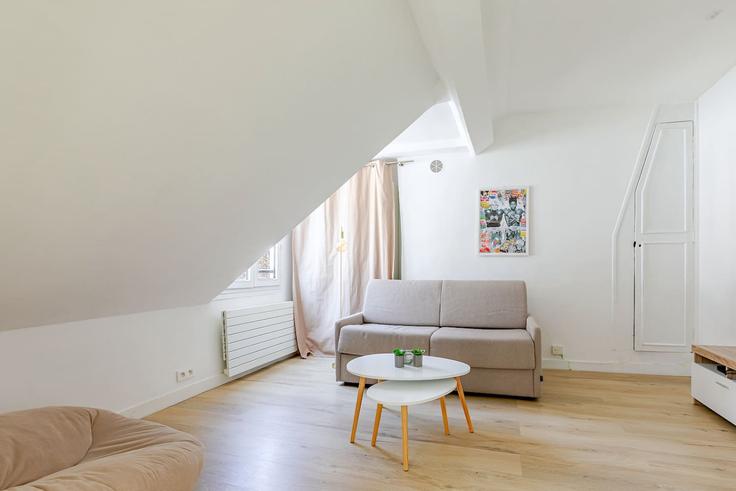 Elegant gestaltetes Wohnzimmer mit moderner Einrichtung in einer Wohnung im Building Rue Traversière - hatch-partners - 1584324 in 12th arrondissement, Paris Elegant gestaltetes Wohnzimmer mit moderner Einrichtung in einer Wohnung im Building Rue Traversière - hatch-partners - 1584324 in 12th arrondissement, Paris