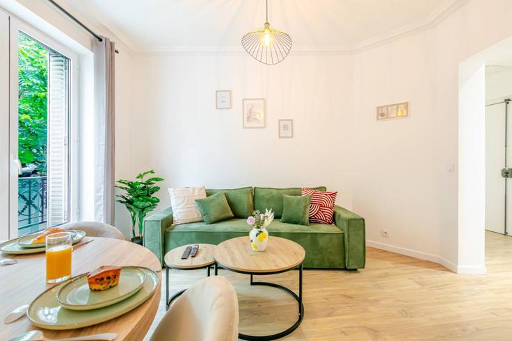 12th arrondissement, Paris에 위치한 Building Avenue du Général Michel Bizot - hatch-partners - 1584340 유닛의 세련된 인테리어가 돋보이는 거실 12th arrondissement, Paris에 위치한 Building Avenue du Général Michel Bizot - hatch-partners - 1584340 유닛의 세련된 인테리어가 돋보이는 거실