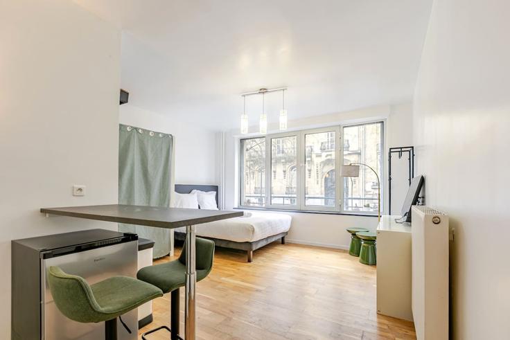 16th arrondissement, Paris에 위치한 Building Avenue Foch - hatch-partners - 1584507 유닛의 세련된 인테리어가 돋보이는 거실 16th arrondissement, Paris에 위치한 Building Avenue Foch - hatch-partners - 1584507 유닛의 세련된 인테리어가 돋보이는 거실