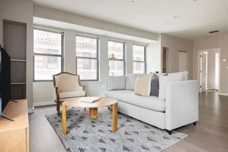 Boston BostonのBuilding Milk Street - healinghomesofboston - 1076693 - BOSのアパートメントにある、モダンな家具を備えたエレガントなデザインのリビングルーム