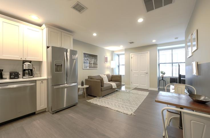 Building Milk Street - healinghomesofboston - 1076693 - BOS adresindeki bir dairede modern mobilyalarla zarif bir şekilde tasarlanmış oturma odası Boston, Boston